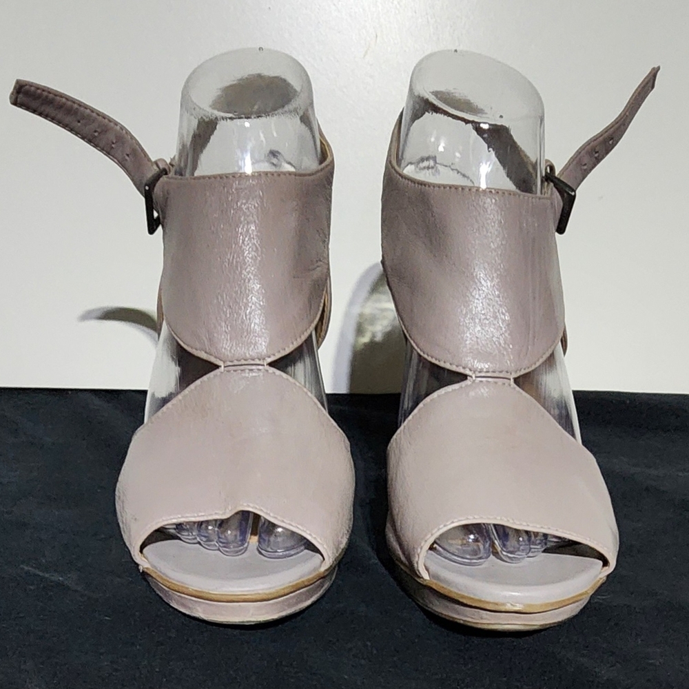 Naturalizer Tan Wedge Sandals with Peep-Toe and Ankle Strap - Womens Size 9.5